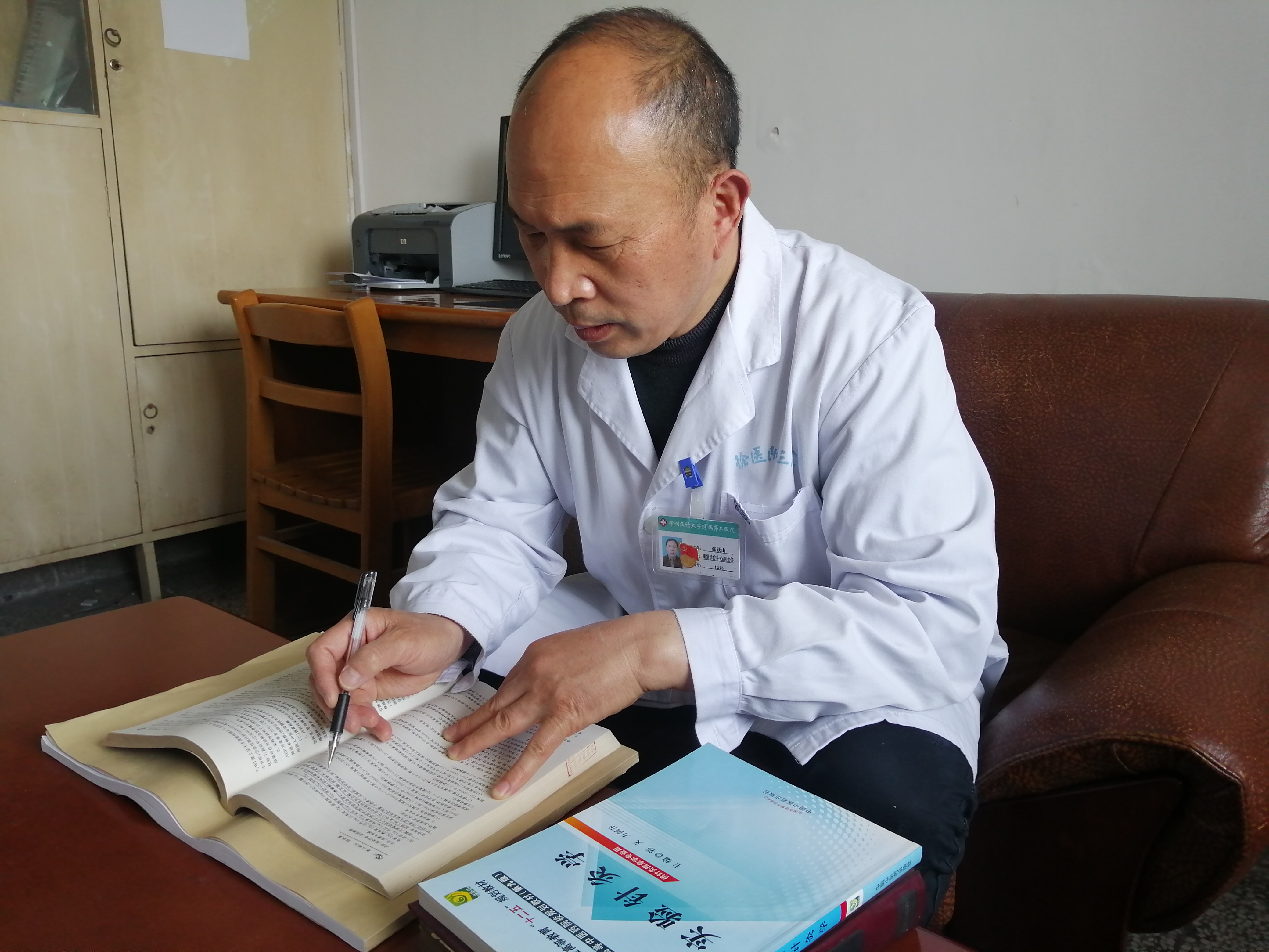 医德双馨的“康复医师”，转业军人张跃山为啥这么“牛”