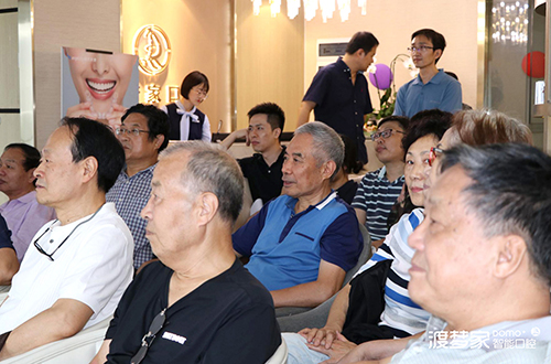 民建西安老龄委走进渡梦家口腔健康知识公益讲座