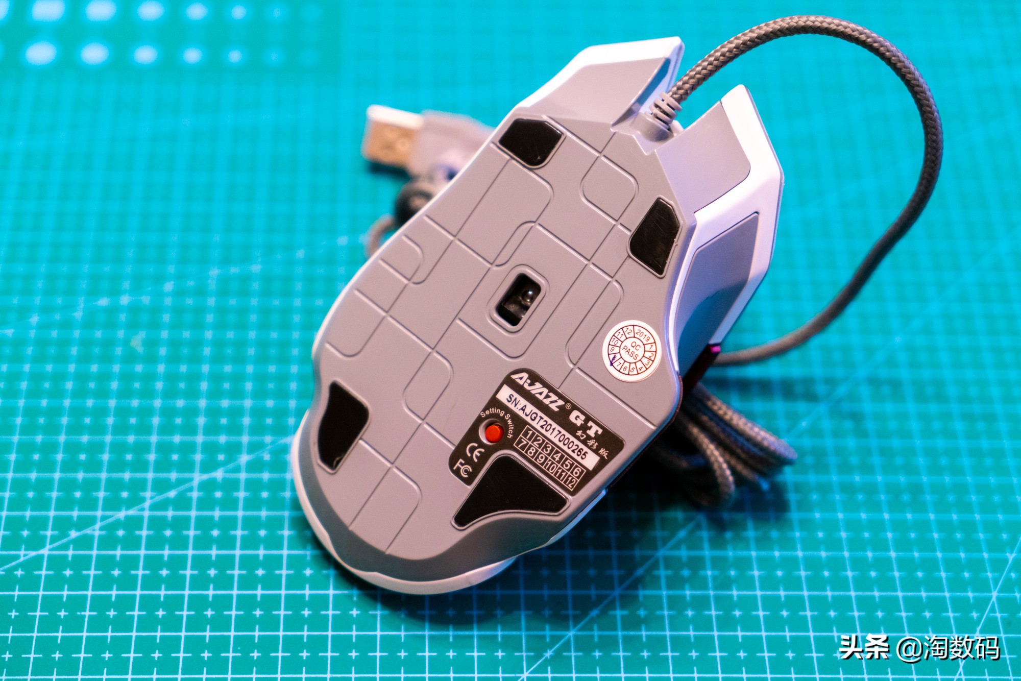 仅¥69元:PUBG固件级优化+1680万色RGB灯效+9键多模+赛车设计感