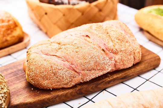 软欧包就是软面包吗,软欧包麦面包