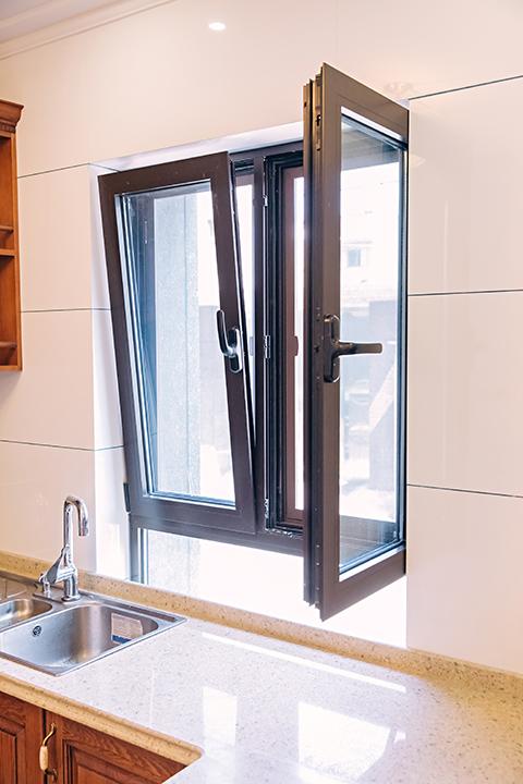 厨房阳台推拉窗封窗效果图,厨房全是窗户怎么装