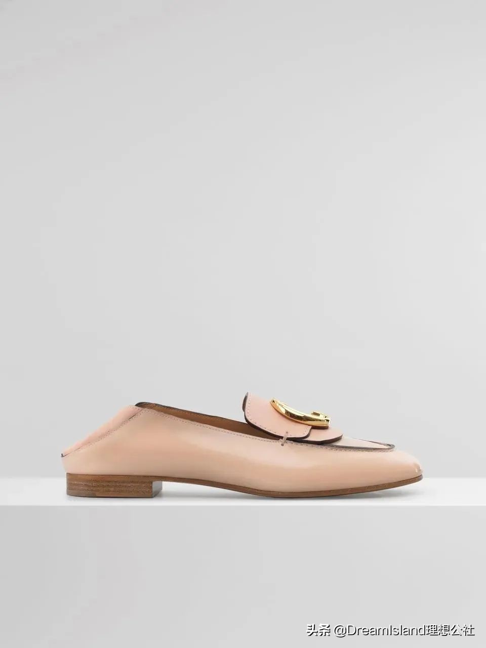 街拍白色乐福鞋,达妹街拍图文