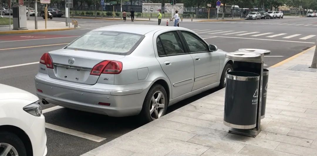 无牌车占了车位应该怎么办,二手车占用停车位售卖