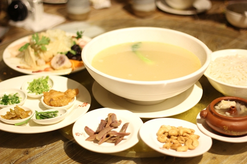 过桥米线总共有多少个配菜,过桥米线图片12种配菜