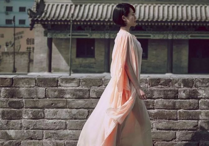 许晴52岁少女感十足,许晴52岁像25岁