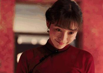 柳岩穿白色蕾丝旗袍的照片,柳岩真的很美吗