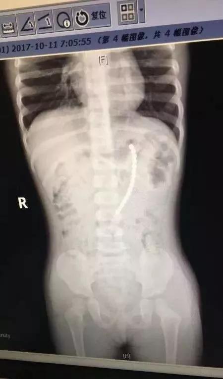 女孩儿童玩具被砸视频,4岁女儿被1000元玩具吓哭