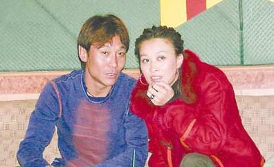 父亲是快刀浪子高峰，母亲是天后那英，今16岁的高兴怎么样了