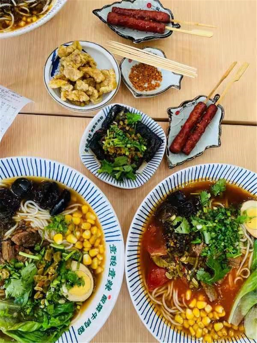 壹酸壹辣牛肉粉五象新区,到南宁吃一碗螺蛳粉