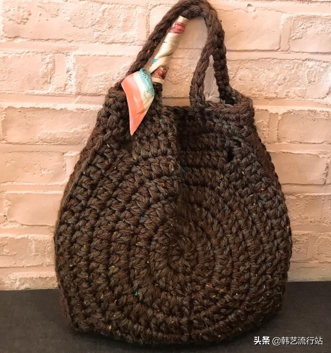 手工钩针编织手提包成品,钩针编织时尚又漂亮的女生手提包