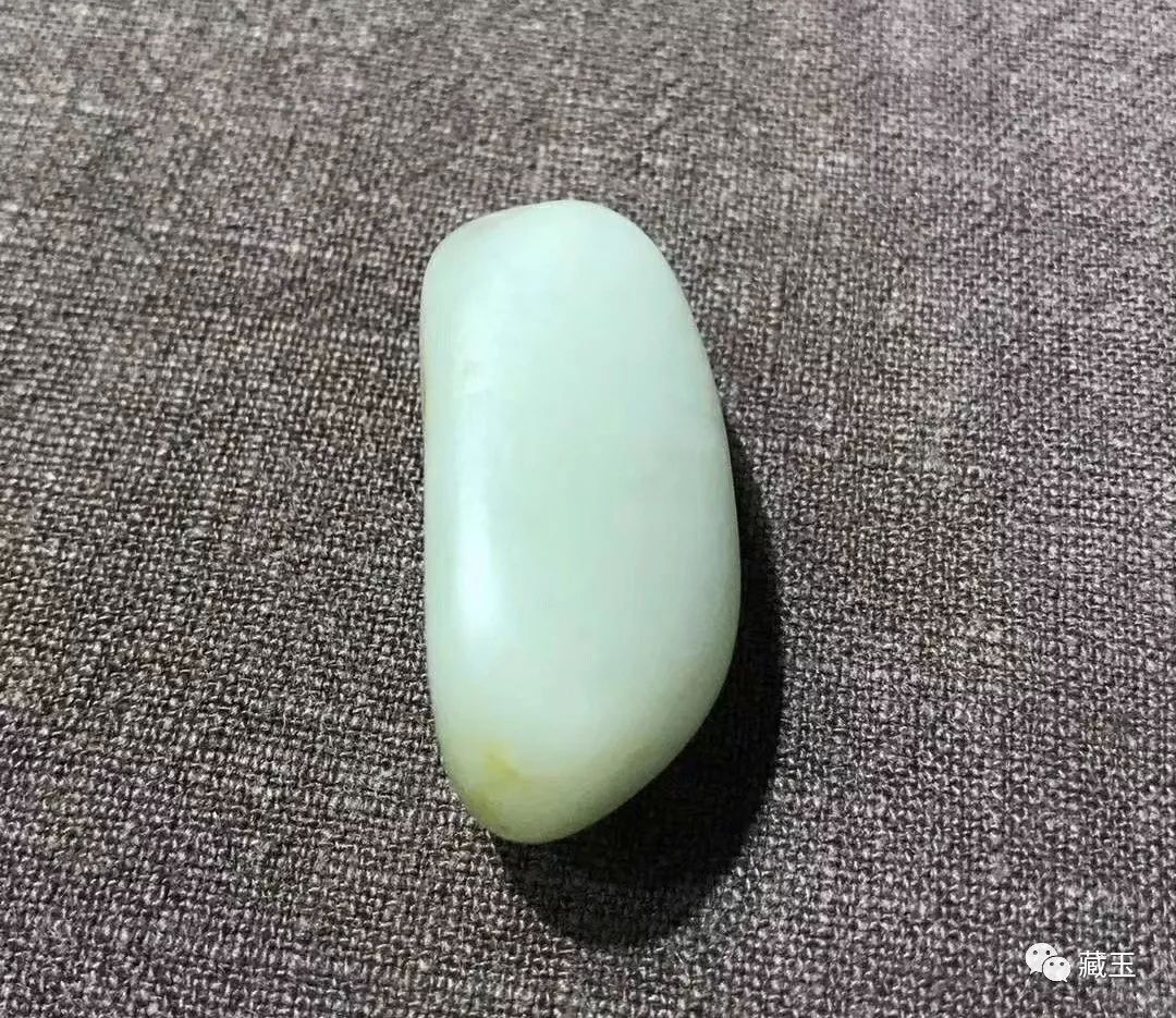 和田玉光白籽料特点,和田玉颜色白的好吗