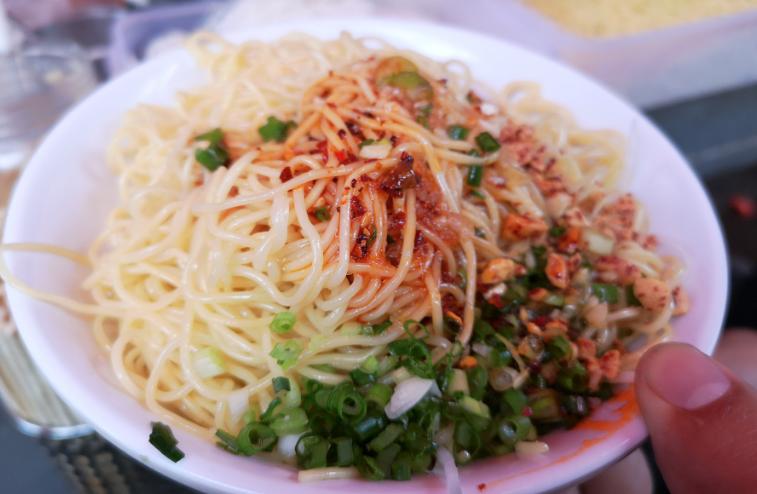 云南凉面路边摊最正宗,云南小摊凉面