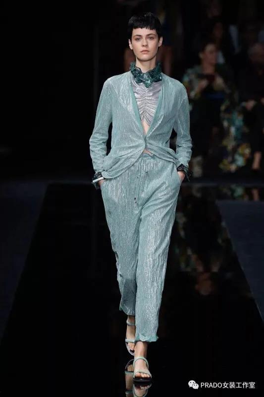 2021乔治阿玛尼春夏时装秀 (安普里奥·阿玛尼ar2500报价)