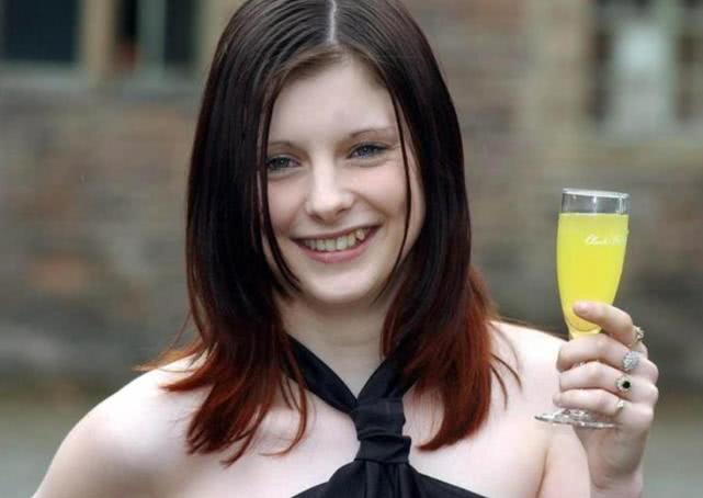 女子中奖1000万分半年挥霍一空,女子中奖1500万低调生活18年