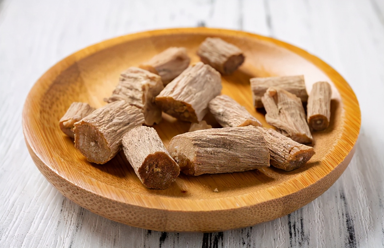 川牛膝与怀牛膝的功效有什么异同,牛膝与川牛膝有什么区别与联系