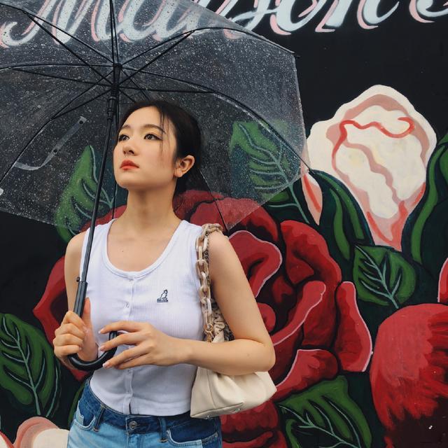 李兰迪绝美牛仔短裤照片,李兰迪晒男友视角照