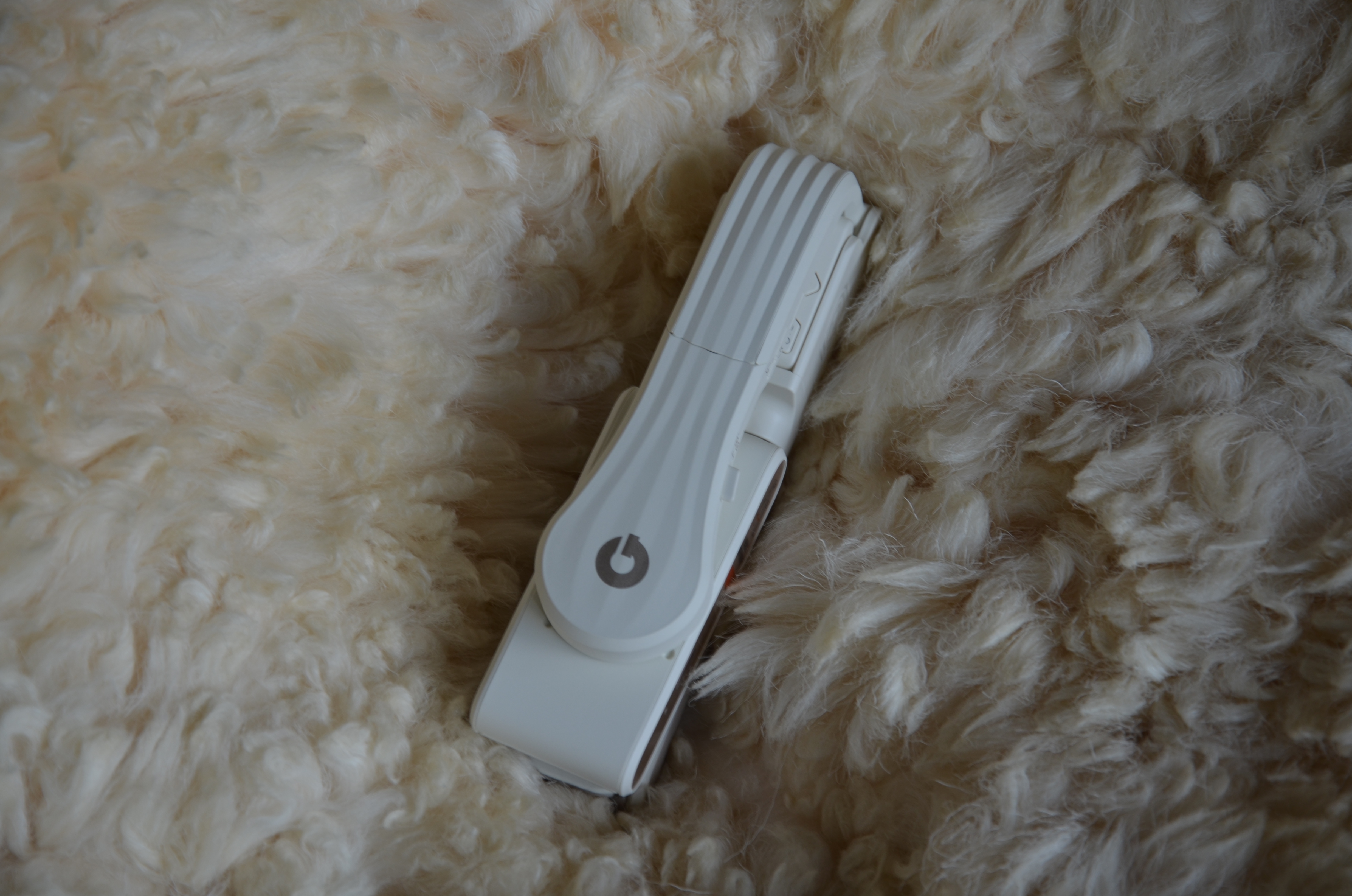 是自拍杆、三脚架，遥控卡菲、也是稳定器——浩瀚小Q智能稳拍杆