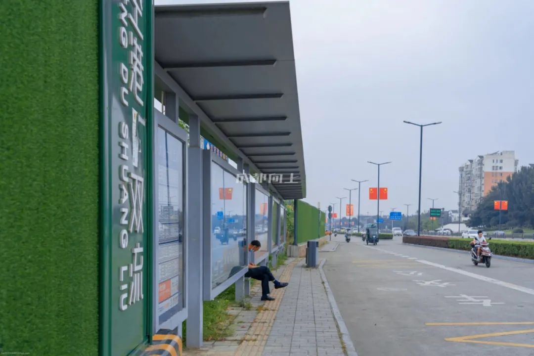 成都二圈层公交车对比,成都二圈层双流和龙泉谁更强