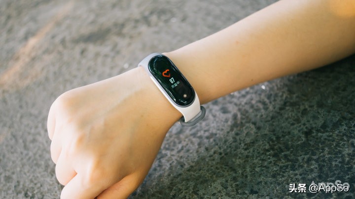 keep运动手环自由训练和肌力训练,可以将运动数据同步到keep的手环