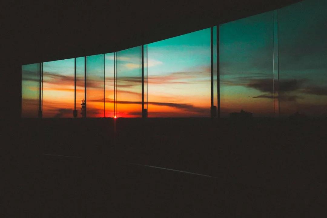 穿2100元t恤被查,穿2100元衣服上班被纪委调查