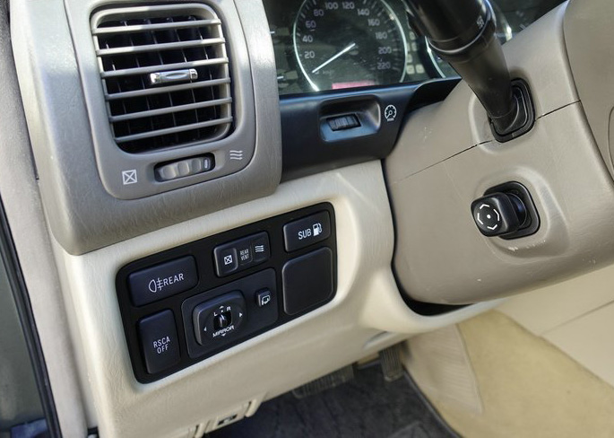 丰田陆巡对比沃尔沃xc60,丰田陆巡和雷克萨斯570哪个好