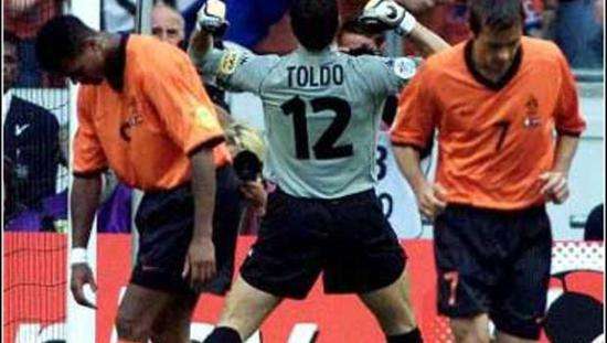 2000年欧洲杯记忆:橙色郁金香的点球之殇,以及法兰西傲笑群雄