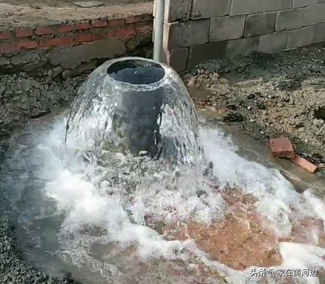 打井出一口水井,农民打井打出一口喷泉完整视频