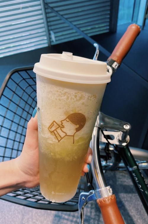 瑞幸一款蓝色冰沙,瑞幸夏日瑞纳冰