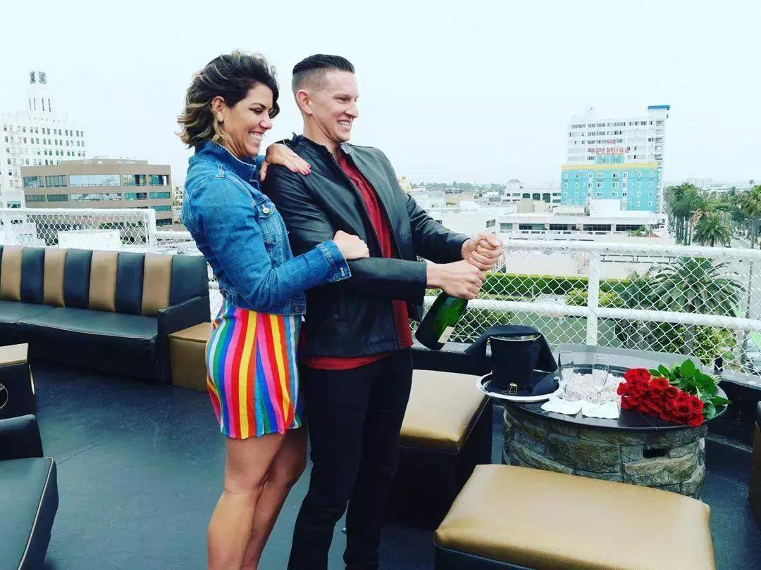 被香槟酒瓶塞打懵是一种什么体验?沙雕们纷纷给出答案