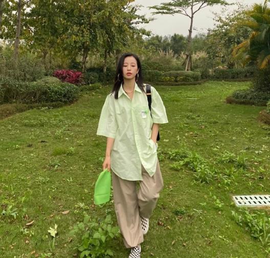 周雨彤穿搭衬衫夏季,周雨彤穿衣搭配图白色