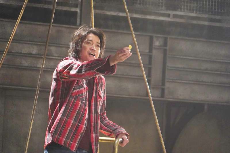 “给开司一罐啤酒”到底在红什么？一部电影揭露日本金融黑历史