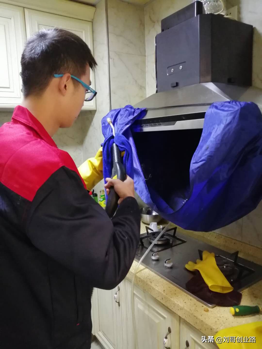 新手怎么做油烟机清洗项目,如何零成本将油烟机清洗干净