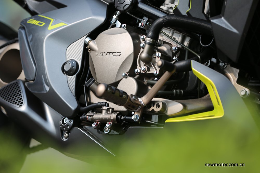 升仕310V试驾/多图:舒适好骑的运动太子车,标配ABS,全LED灯具