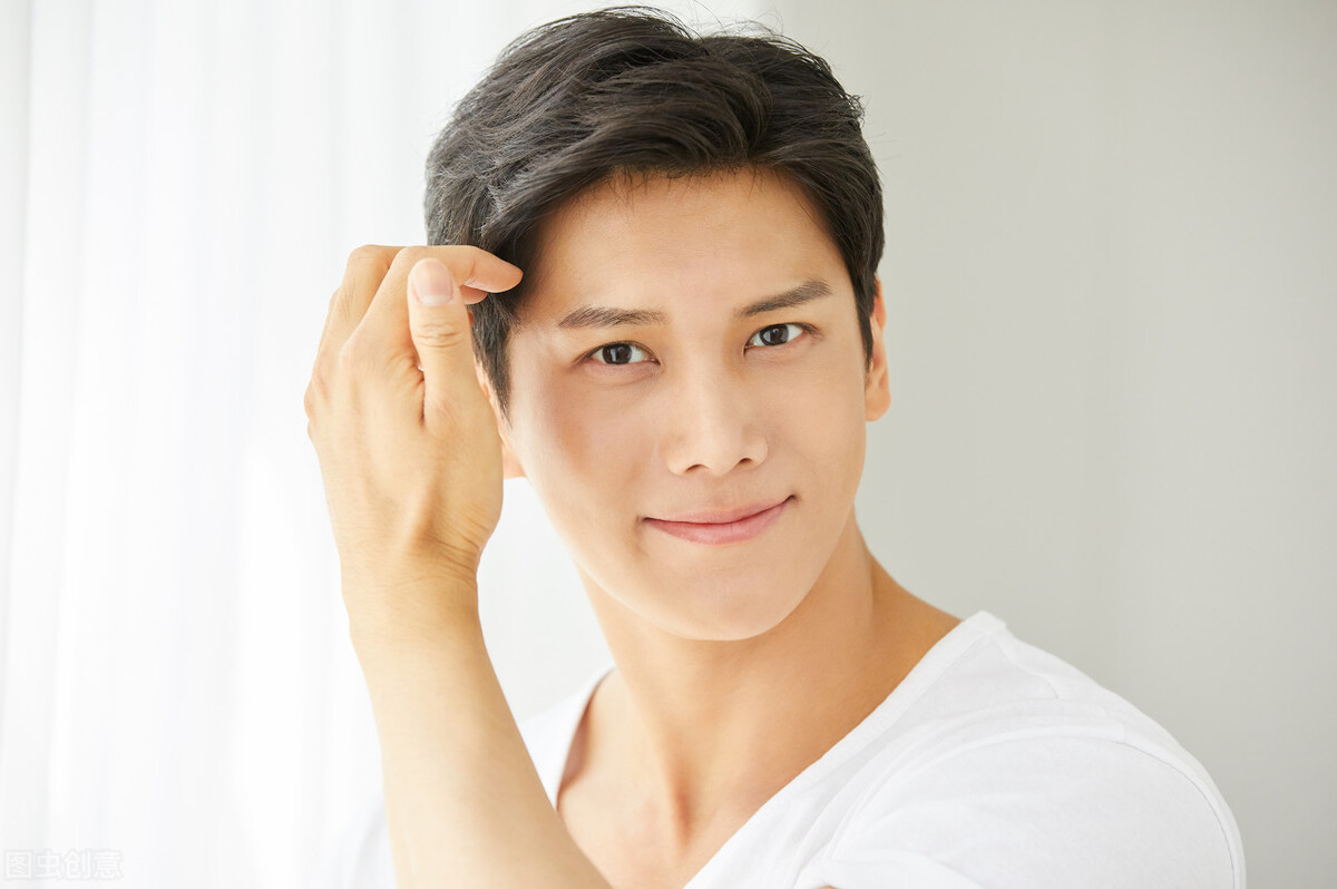 脸大嘴大适合的发型男生,椭圆的脸适合什么发型男生初中生