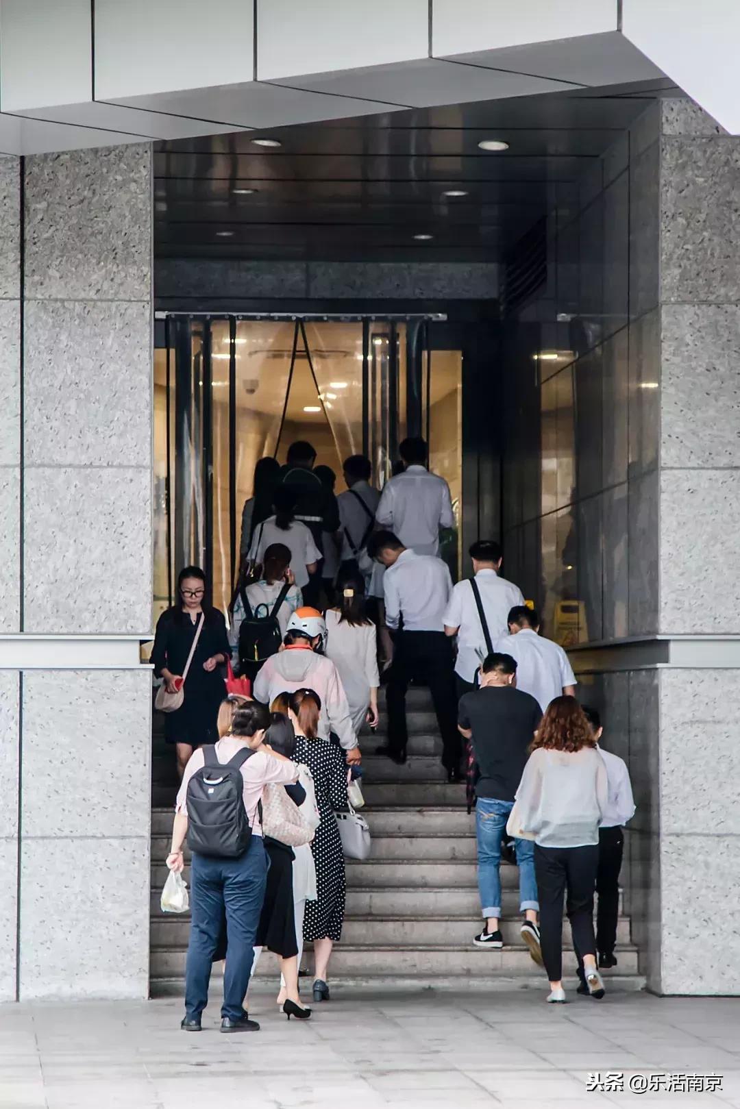 在南京生活了十几年感慨,在南京生活感觉怎么样