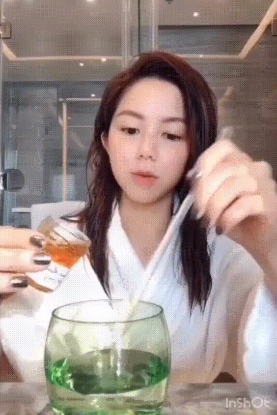 邓紫棋用的什么洗面奶,邓紫棋用蜂蜜水洗脸