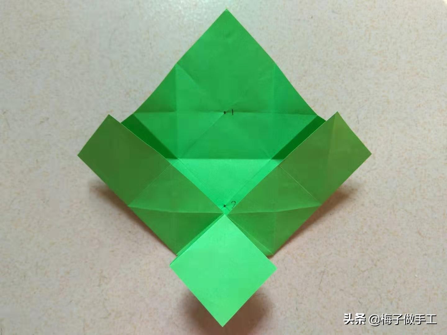 折纸玫瑰怎么折又简单又漂亮,海绵纸折玫瑰花的步骤图解