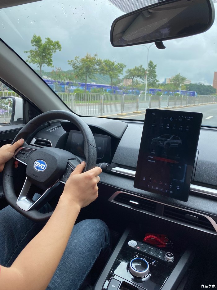 年轻人的第一台纯电车,陪同表弟试驾E2有感