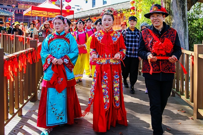 新安江山水画廊景区村落,漳潭古村