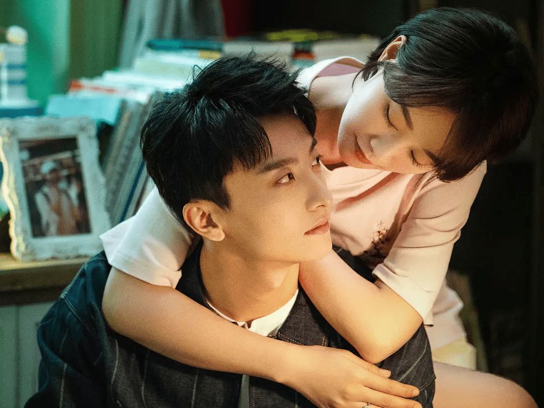 63岁苗侨伟依旧帅气，新剧收视率直达2.2亿！演技“吊打”男主