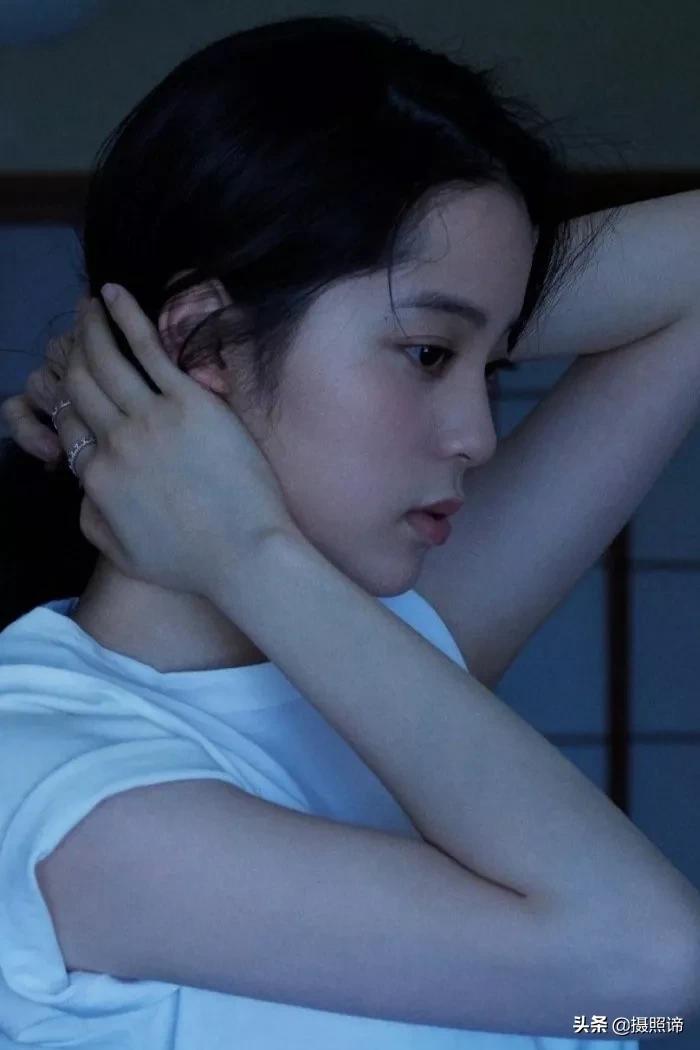 侧脸拍照好看的秘诀,侧脸不好看拍照技巧与角度