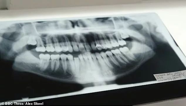 足球教练遭虐待,23岁足球教练被家暴