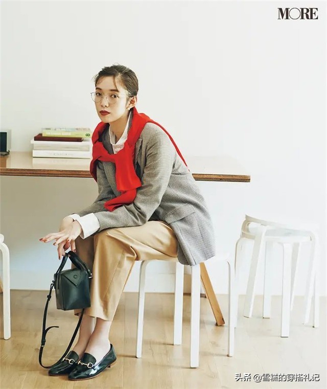 矮个子冬季穿什么款的平底鞋显高,秋冬款搭配平底鞋显得腿长又休闲