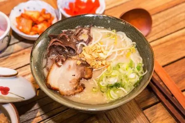 蘸生鱼片用芥末调的蘸料,吃生鱼片为什么拌芥末吃不腻