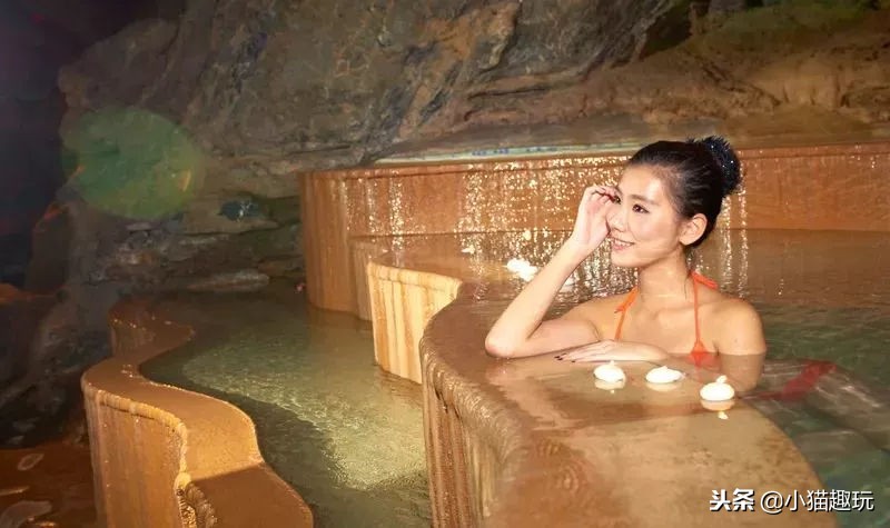 很美的天然溶洞温泉,清澈见底的自然岩洞温泉