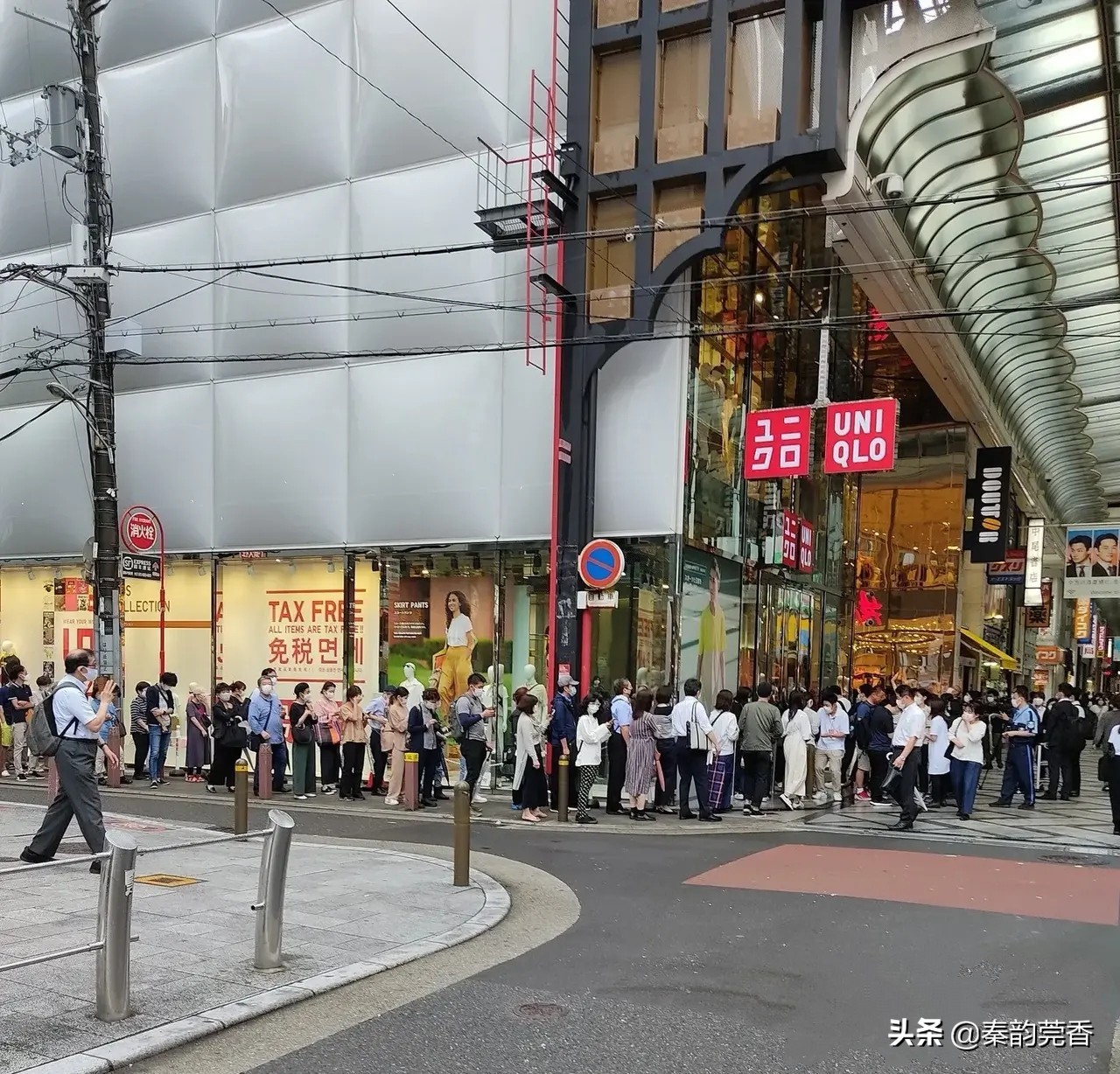 优衣库联名遭疯抢,优衣库店铺遭疯抢