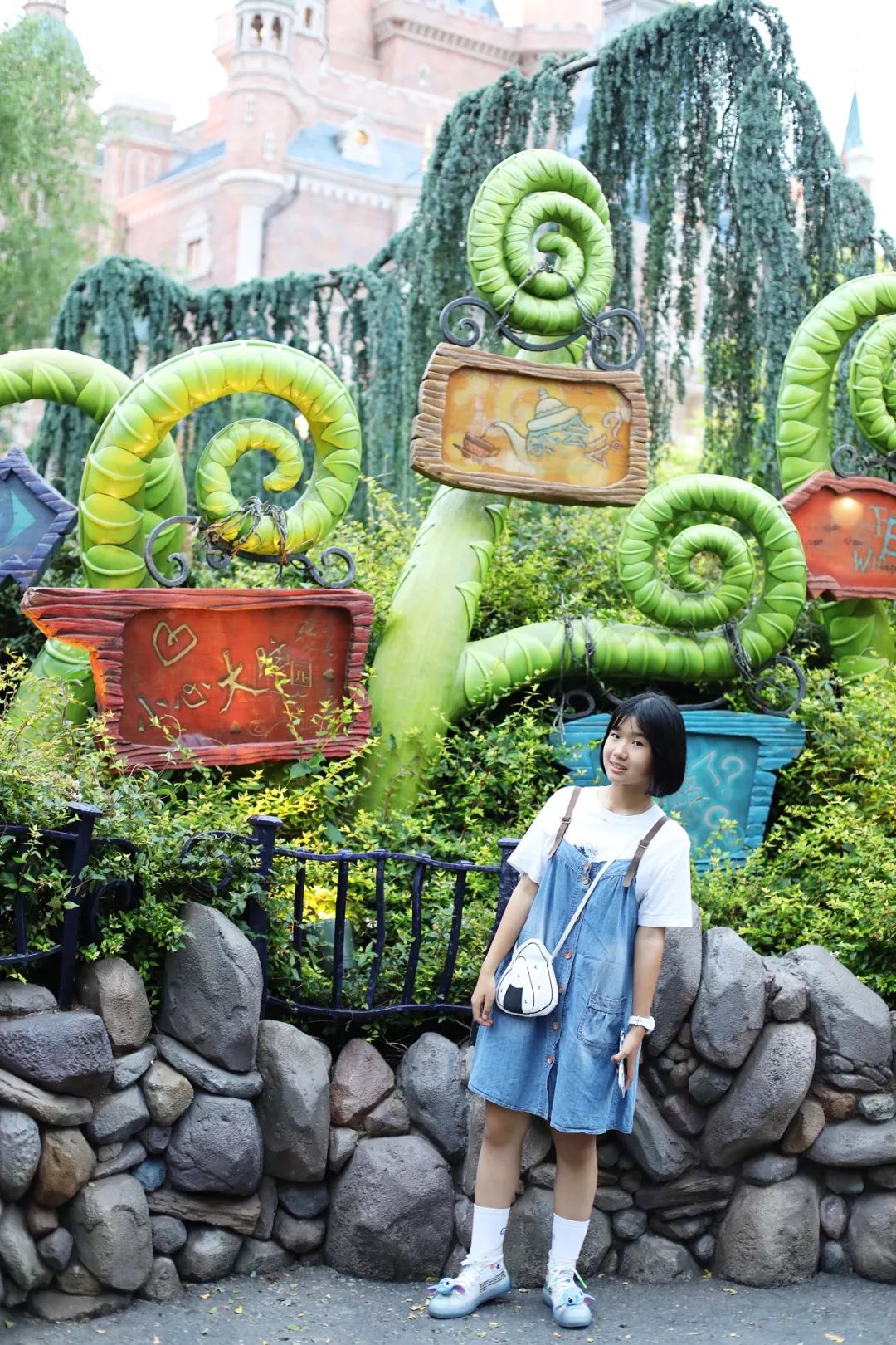 暑假两个人旅游要花多少钱,暑假两人去迪士尼多少钱