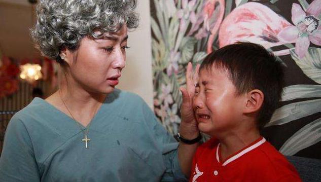 为什么刚出生的婴儿屁股上有青迹,为什么婴儿出生屁股会淤青