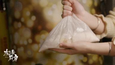 炸鸡一口一个韩国,炸鸡一口一个带酱料韩国版