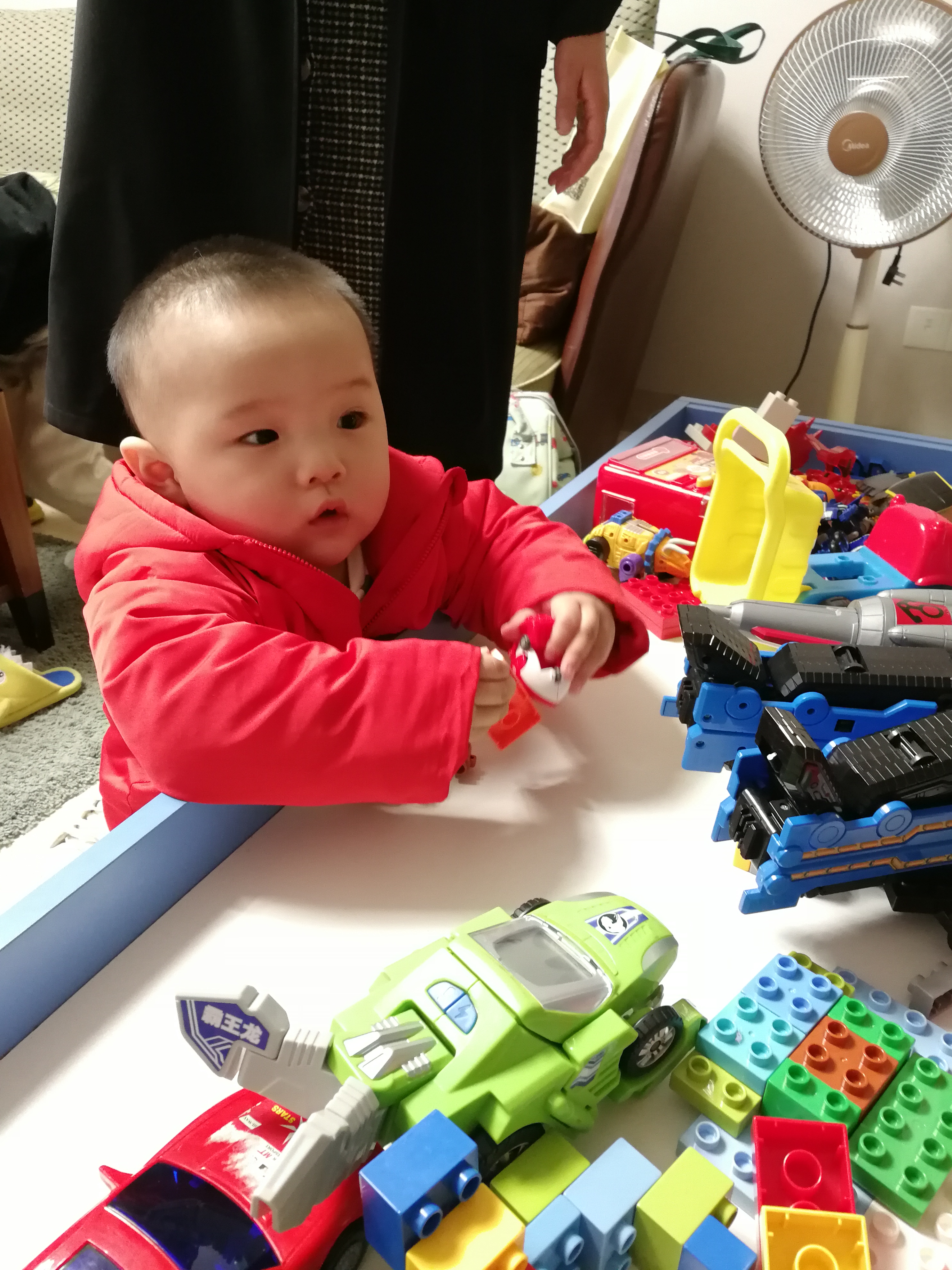 婴幼儿突然爱抓人，宝妈该如何教育？